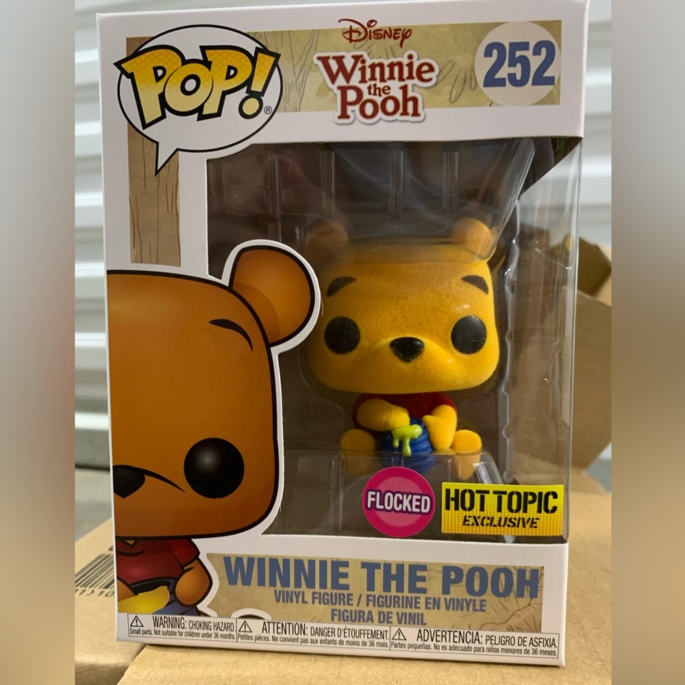 Vaulted 2017 Hot Topic Exclusive Flocked Winnie The Pooh Funko Pop New in box - Picture 7 of 8